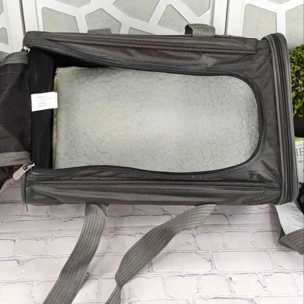 NWT - Sherpa Original Deluxe Pet Carrier - Medium